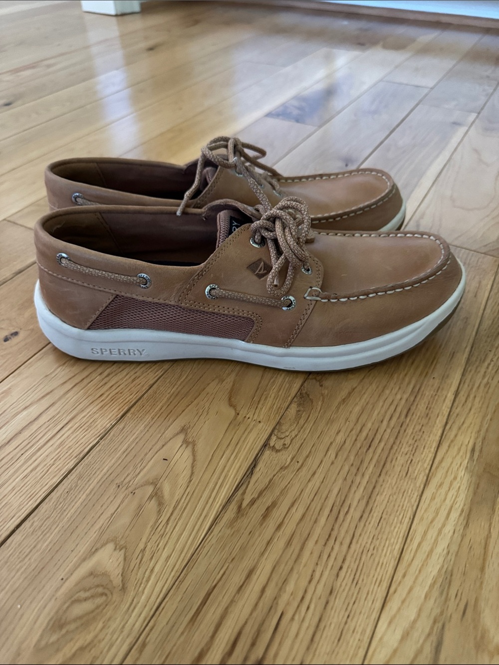 Sperry Men’s Brown Leather Boat Shoes with White Sole